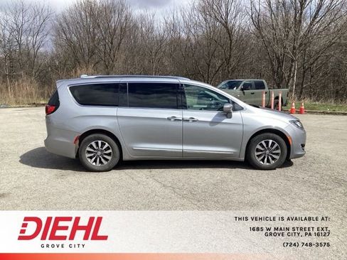 Used 2020 Chrysler Pacifica Touring-L Plus image 8