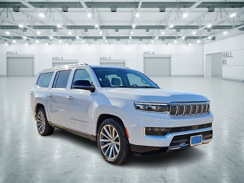 Used 2023 Jeep Grand Wagoneer L 4WD image 4