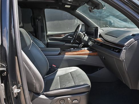 Used 2022 Cadillac Escalade ESV Premium Luxury image 21