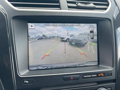 Used 2017 Ford Explorer XLT w/ Equipment Group 202A FWD image 15