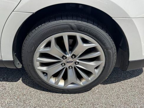 Used 2015 Ford Taurus Limited w/ Equipment Group 301A FWD image 27