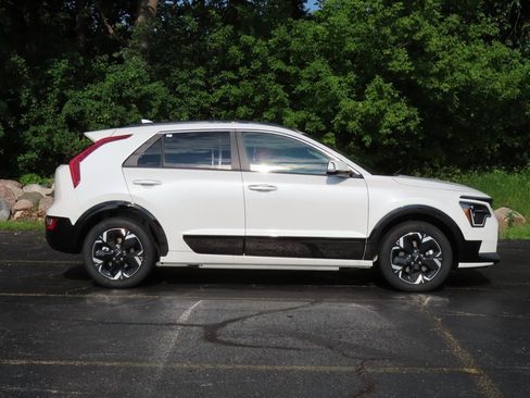 New 2024 Kia Niro Wave image 2