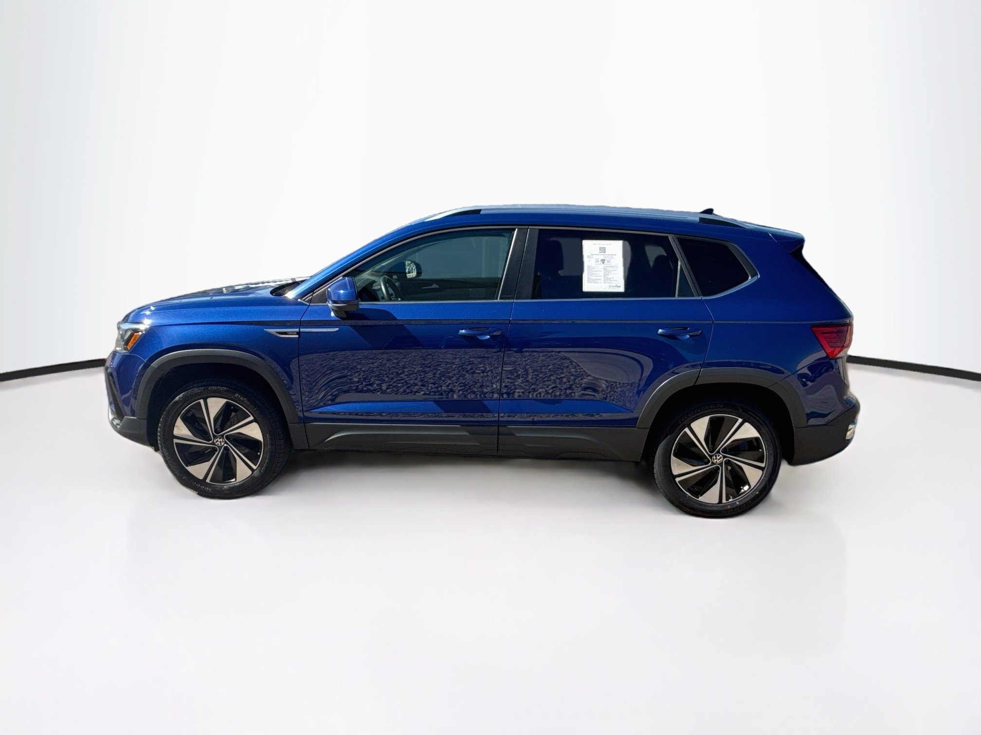 Used 2024 Volkswagen Taos SE AWD/4WD image 4