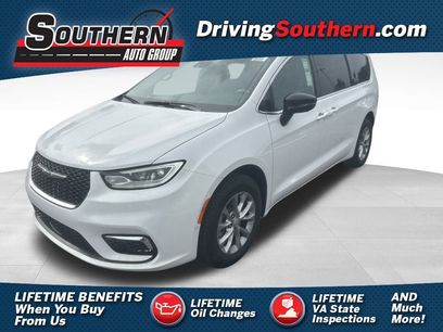 New 2026 Chrysler Pacifica Select