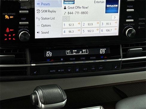Used 2024 Toyota Sienna XLE image 22