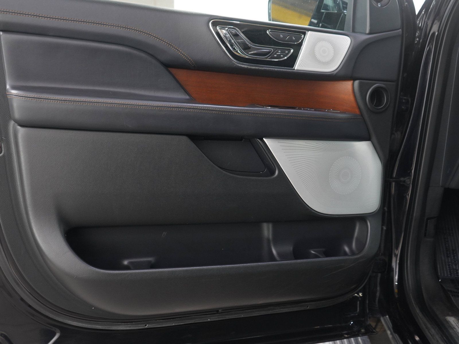 Used 2024 Lincoln Navigator L Black Label AWD/4WD image 23