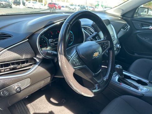 Used 2018 Chevrolet Malibu LT image 24