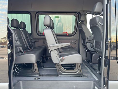Used 2024 Mercedes-Benz Sprinter 2500 image 37