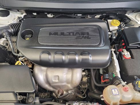 Used 2019 Jeep Cherokee Latitude w/ Popular Appearance Group FWD image 30