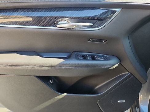 Used 2022 Cadillac XT6 Premium Luxury image 13