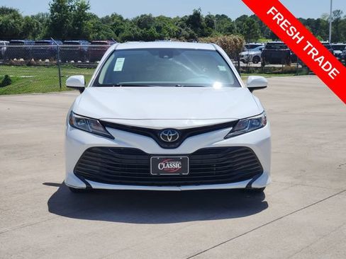 Used 2020 Toyota Camry LE FWD image 2