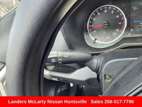 Used 2021 Toyota RAV4 LE FWD image 25