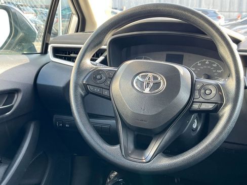 Used 2025 Toyota Corolla LE image 27
