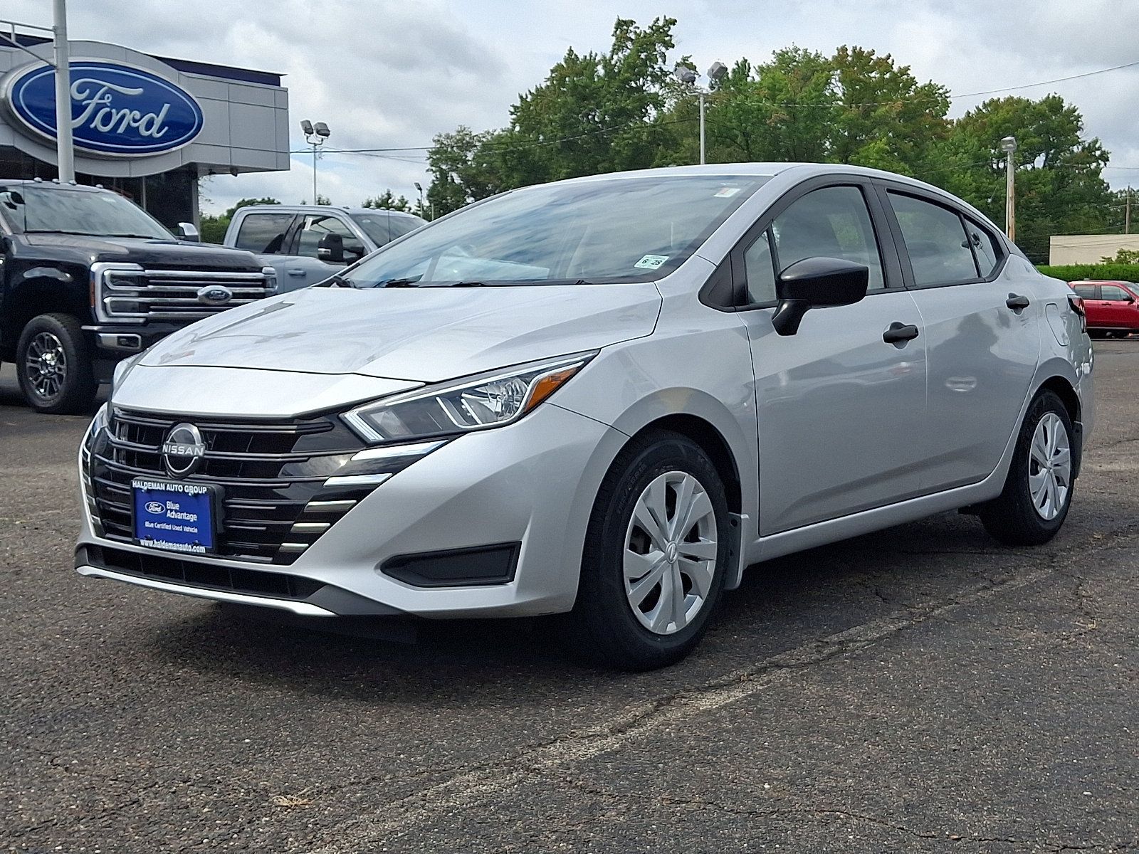 Used 2023 Nissan Versa S w/ Trunk Package FWD image 3