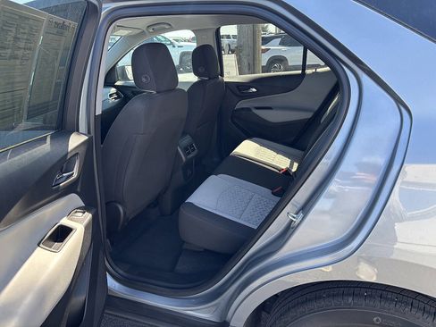 Used 2023 Chevrolet Equinox LS w/ LS Convenience Package FWD image 4