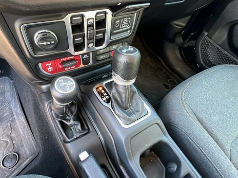 Used 2025 Jeep Wrangler Willys image 32