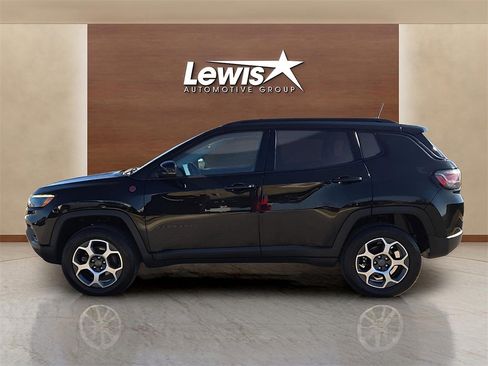 Used 2022 Jeep Compass Trailhawk w/ Trailhawk Elite Group image 2
