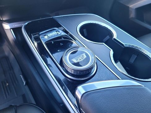 Certified 2025 Cadillac Lyriq Luxury w/ LPO, Floor Liner Package AWD/4WD image 19