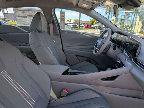 New 2025 Hyundai Elantra SEL image 29