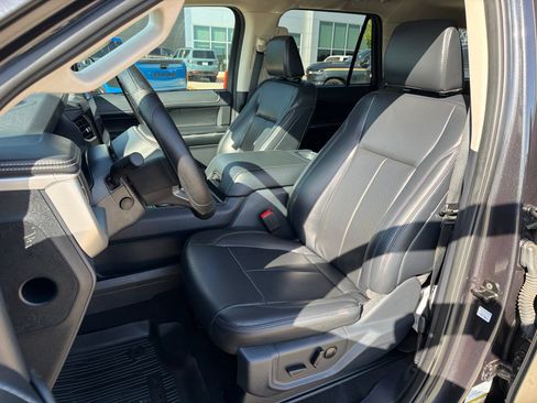 Used 2024 Ford Expedition XLT RWD image 14