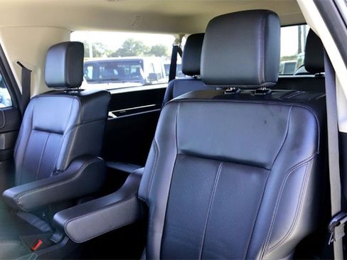 Used 2024 Ford Expedition Max XLT image 25