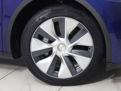 Used 2020 Tesla Model Y Long Range image 16