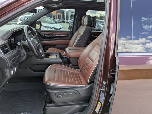 Used 2023 GMC Yukon XL Denali Ultimate w/ LPO, Floor Liner Package AWD/4WD image 10