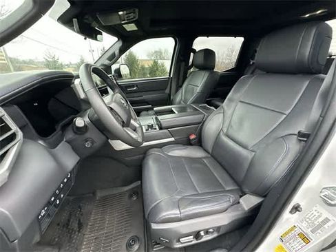 Used 2023 Toyota Tundra Platinum image 17