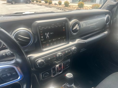 Used 2020 Jeep Wrangler Unlimited Sahara AWD/4WD image 38