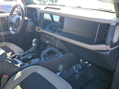 Used 2023 Ford Bronco Wildtrak image 23