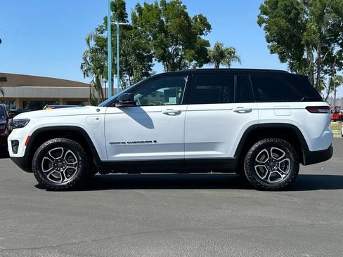 Used 2022 Jeep Grand Cherokee Trailhawk w/ Advanced Protech Group II AWD/4WD image 6
