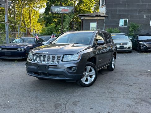 Used 2016 Jeep Compass Latitude FWD image 3