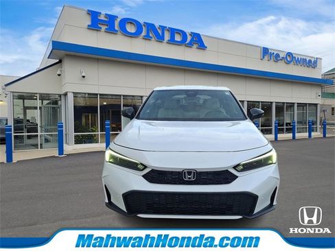 Used 2025 Honda Civic Sport Touring image 2