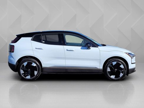 New 2026 Volvo EX30 Plus w/ Protection Package Premier image 7