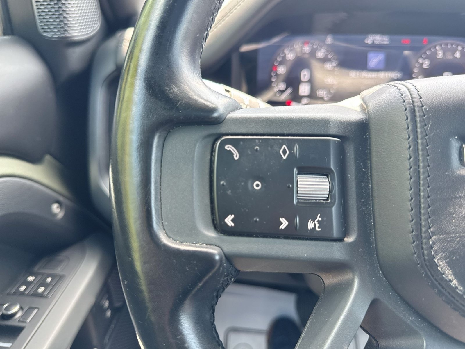 Used 2021 Land Rover Defender 110 X-Dynamic HSE AWD/4WD image 16