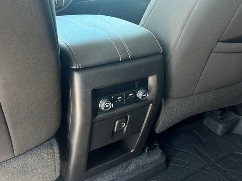 Used 2020 Chevrolet Traverse LT FWD image 14
