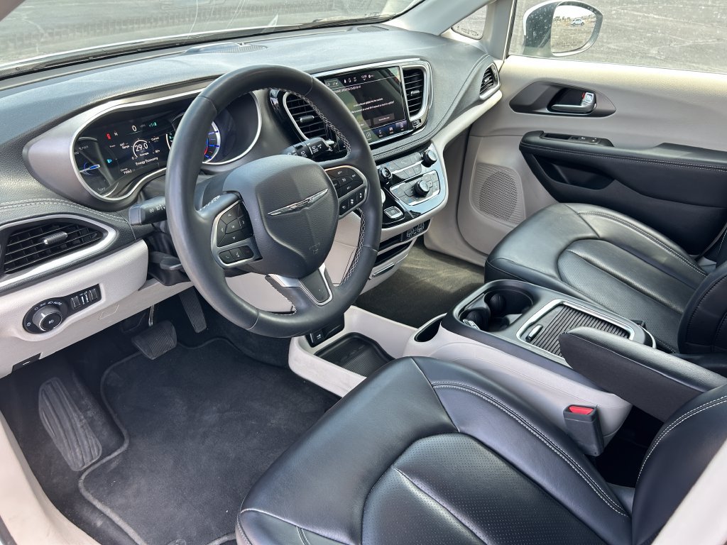 Used 2023 Chrysler Pacifica Touring-L FWD image 25