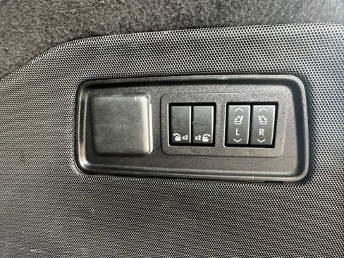 Used 2023 Cadillac Escalade ESV Premium Luxury image 27