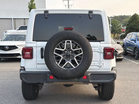 Used 2025 Jeep Wrangler Unlimited Sahara AWD/4WD image 4