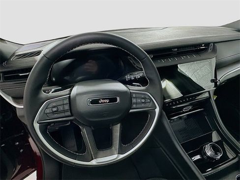 New 2026 Jeep Grand Cherokee Laredo image 7