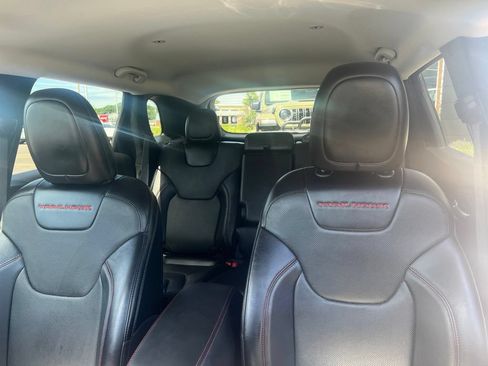 Used 2021 Jeep Cherokee Trailhawk w/ Premium Leather Package AWD/4WD image 15