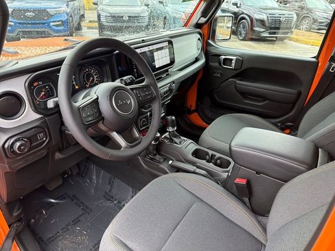 Used 2025 Jeep Wrangler Willys image 14