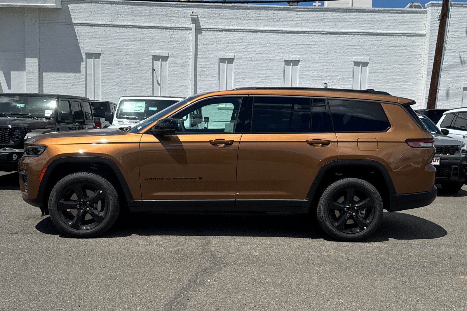 New 2026 Jeep Grand Cherokee L Limited w/ Limited Altitude Package AWD/4WD image 6