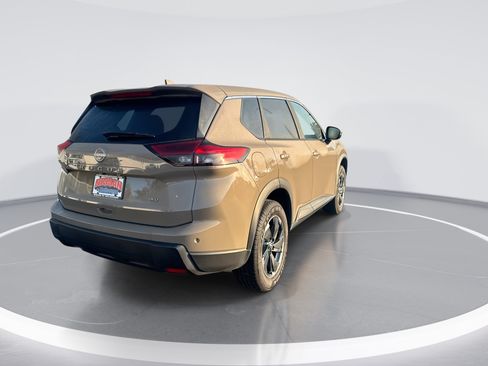 Used 2025 Nissan Rogue SV AWD/4WD image 4