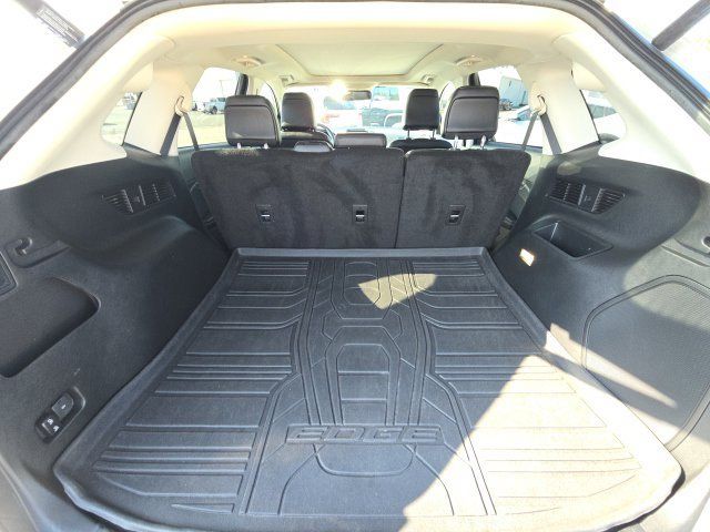 Used 2022 Ford Edge Titanium AWD/4WD image 16