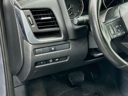 Used 2025 Nissan Rogue SV FWD image 17