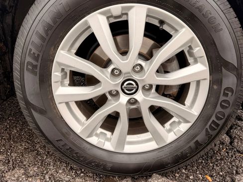 Used 2020 Nissan Rogue SV image 26