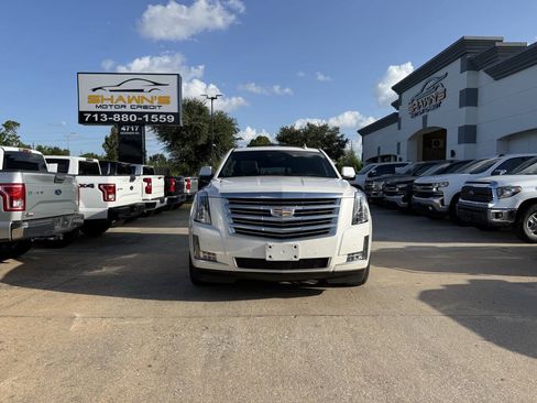 Used 2017 Cadillac Escalade Platinum AWD/4WD image 44
