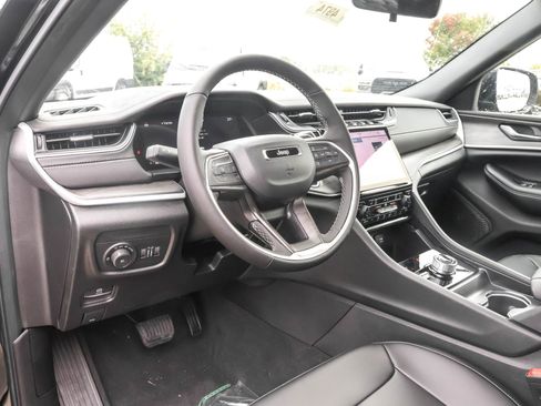 New 2025 Jeep Grand Cherokee Limited image 3