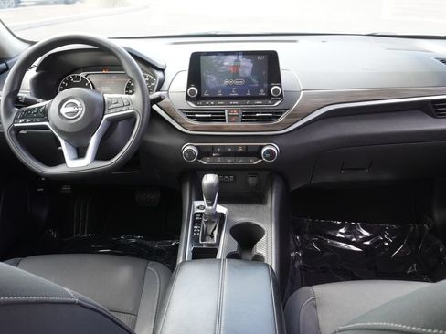 Certified 2025 Nissan Altima 2.5 SV FWD image 11